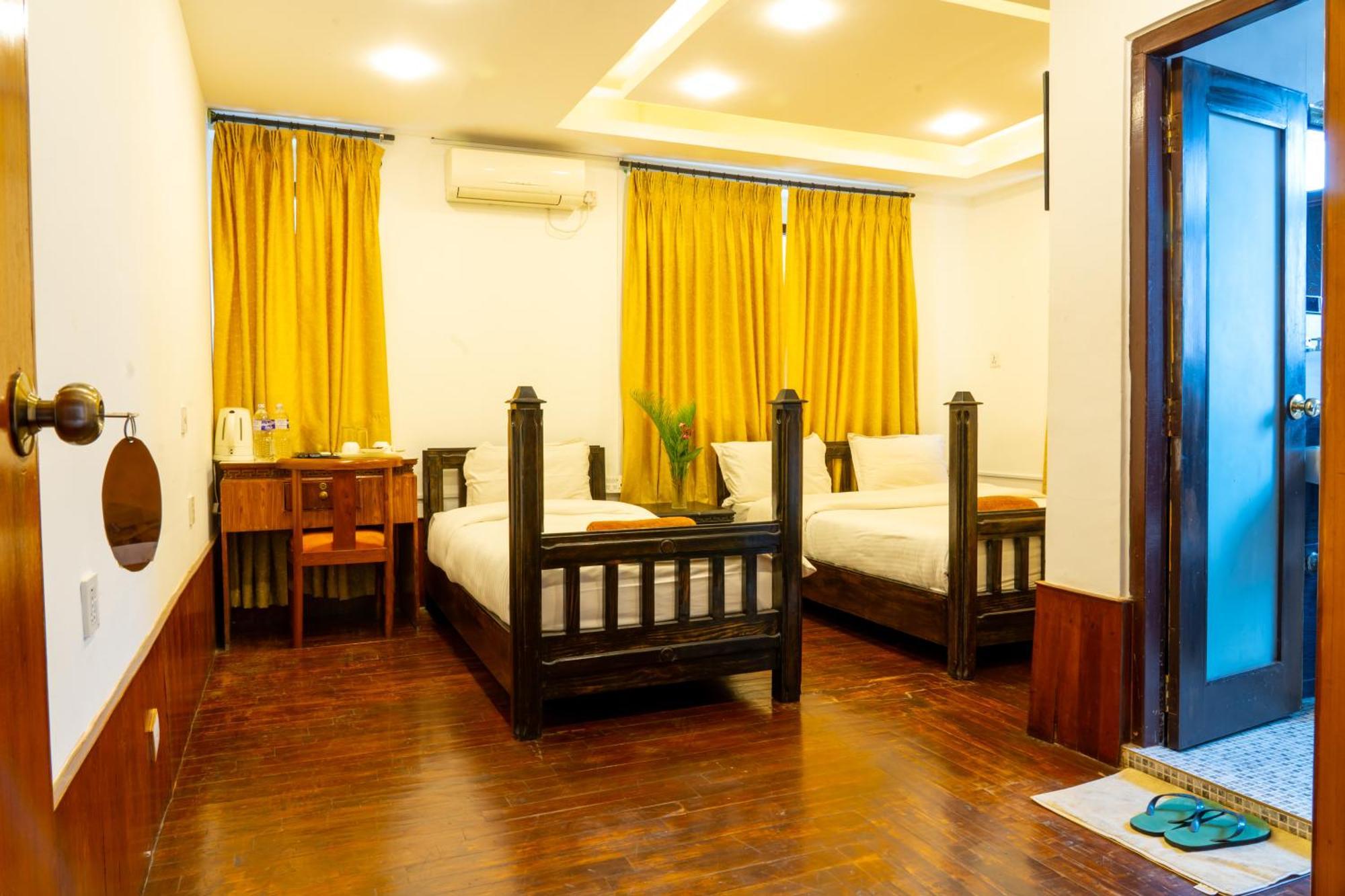 Hotel Ganesh Himal Kathmandu Exteriör bild
