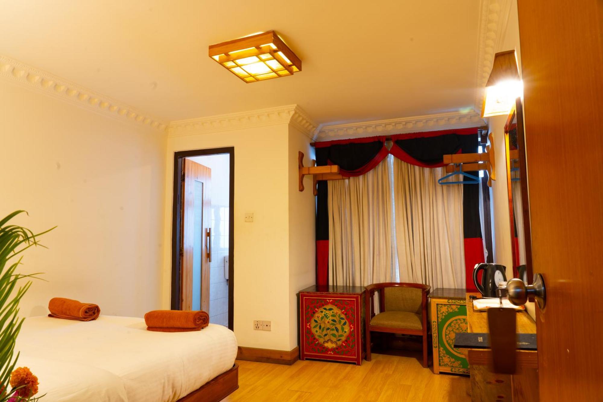 Hotel Ganesh Himal Kathmandu Exteriör bild