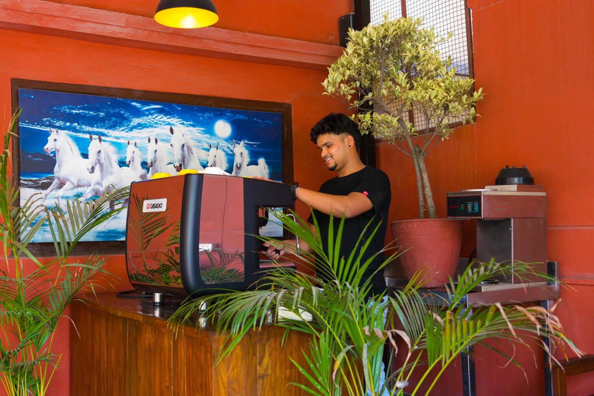 Hotel Ganesh Himal Kathmandu Exteriör bild