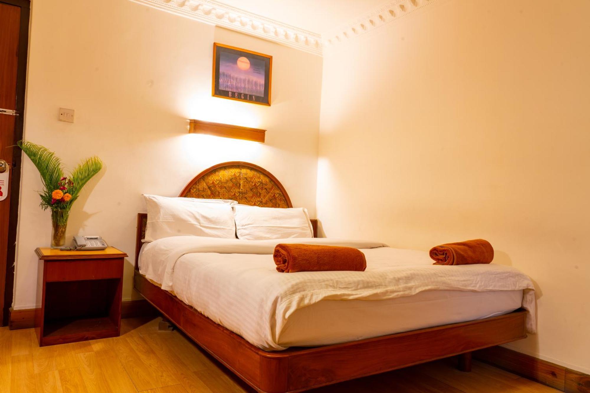 Hotel Ganesh Himal Kathmandu Exteriör bild