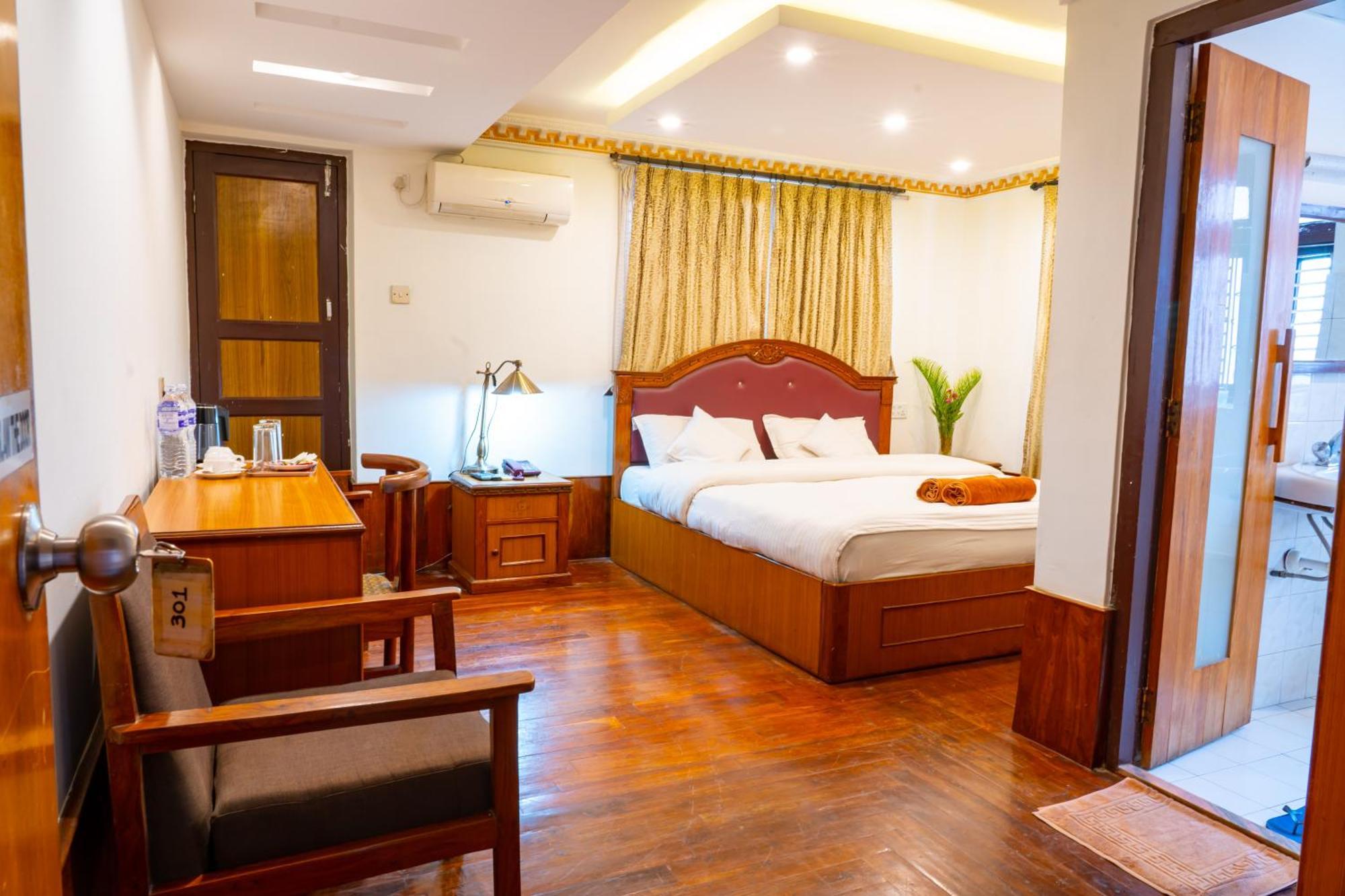 Hotel Ganesh Himal Kathmandu Exteriör bild